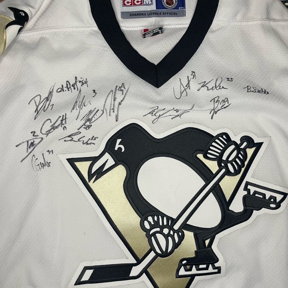 CCM Authentic Pittsburgh Penguins NHL Hockey Jersey White Large Autographed - Picture 3 of 11